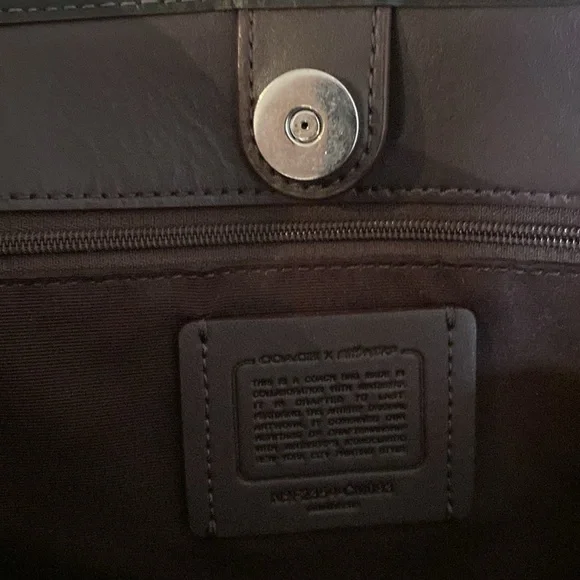 Coach Sig Mnt City Tote - Picture 4 of 4